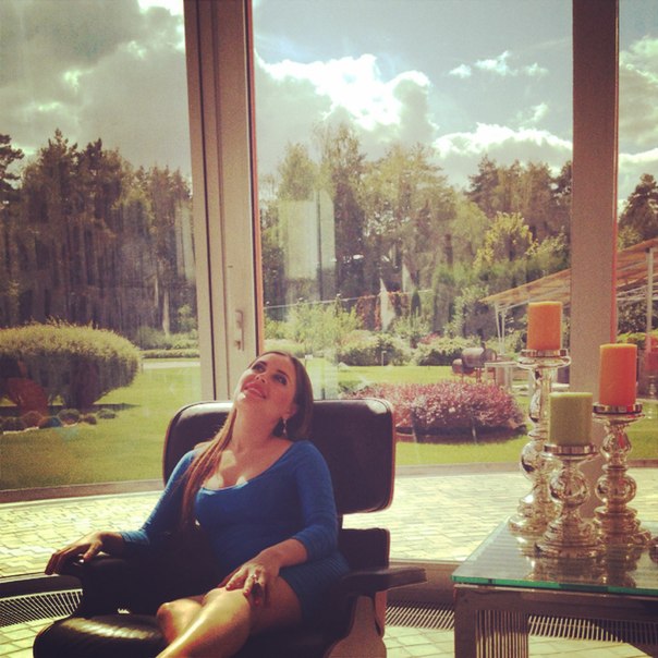 Юля Михалкова стала 49-й в списке самых сексуальных женщин России Юля Михалкова стала 49-й в списке самых сексуальных женщин России