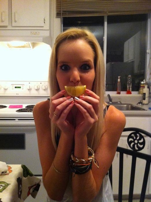 Забавные девушки, которые любят подурачиться Забавные девушки, которые любят подурачиться