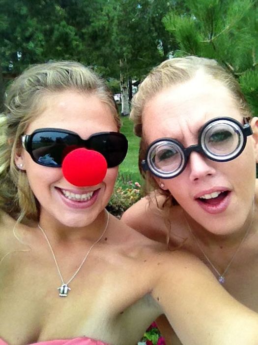 Забавные девушки, которые любят подурачиться Забавные девушки, которые любят подурачиться