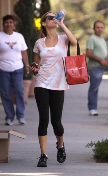 Звезды в спортивных лосинах