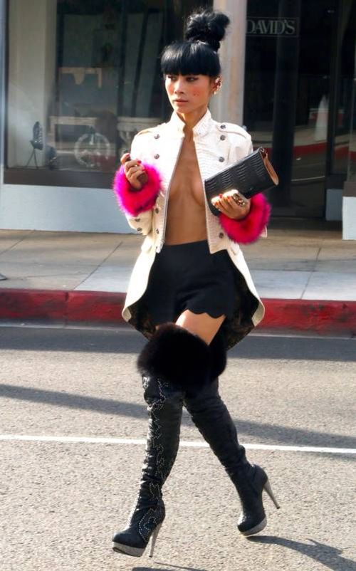 Актриса Бай Лин в очень откровенном наряде