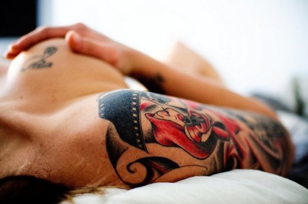 Без лифчиков (эротика)