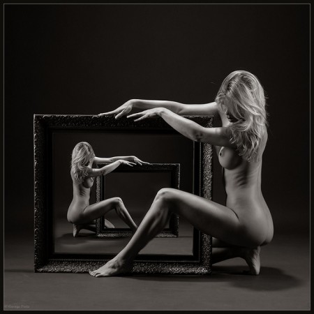 Черно-белые фотографии красивых девушек