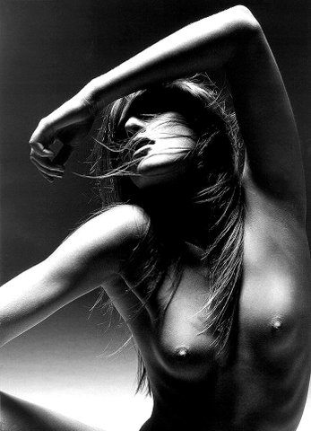 Черно-белые фотографии красивых девушек