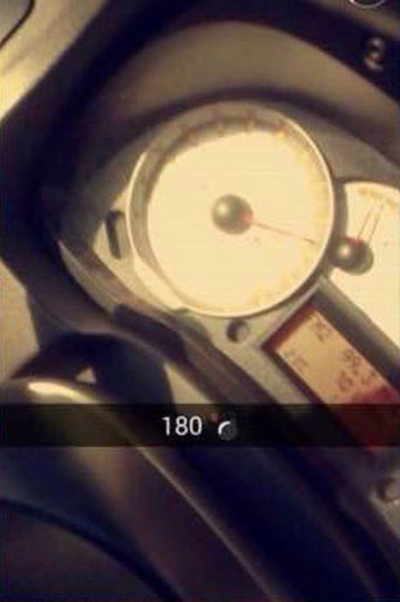 Девушка, которая никогда не расстается со своей камерой