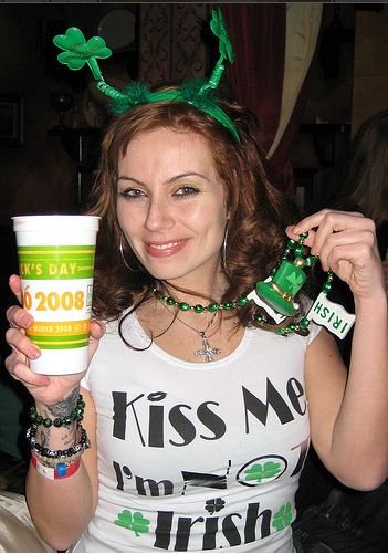 Девушки отмечают День Св. Патрика