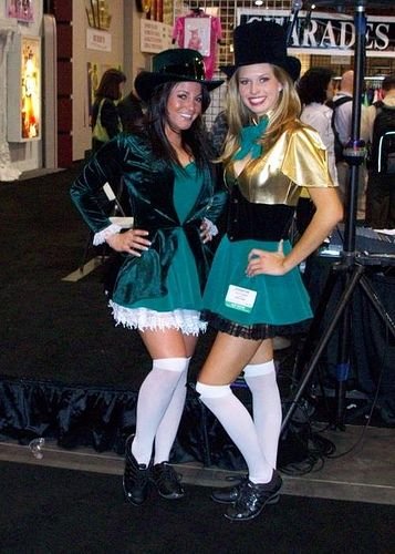 Девушки отмечают День Св. Патрика