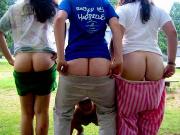 Девушки развлекаются