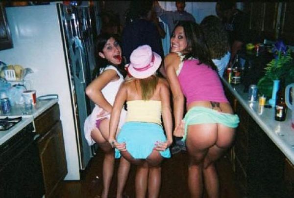 Девушки развлекаются