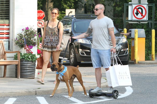 Дженнифер Лопес с семьей в Хэмптоне - 5 июля