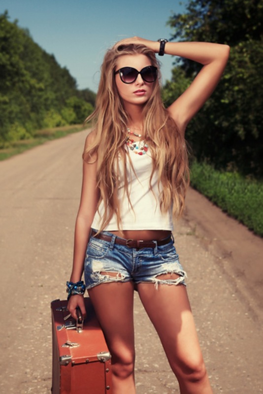 Голые красотки и их чемоданы (эротика)