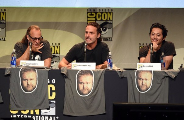 Каст сериала "Ходячие мертвецы" на фестивале Comic