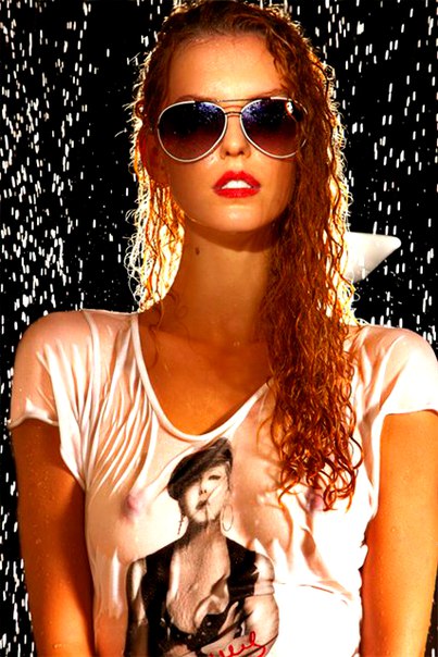 Лянка Грыу в мокрой рубашке