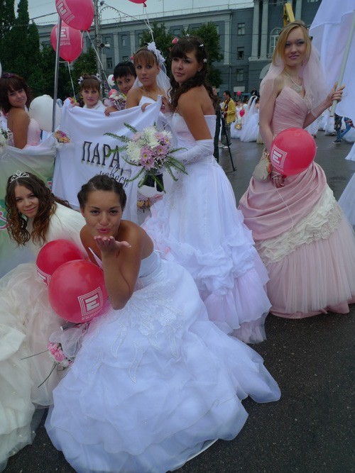 Парад невест в Курске Парад невест в Курске