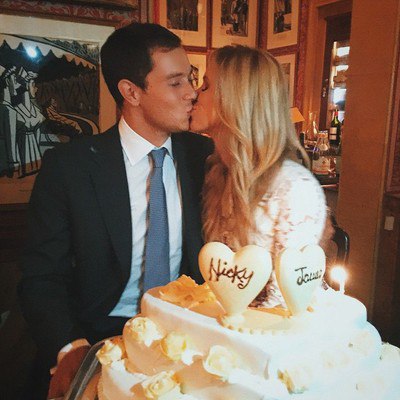 Пэрис Хилтон выложила фотографии со свадьбы