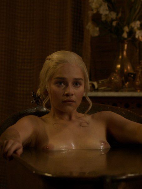 Проект "Голые знаменитости" Эмилия Кларк