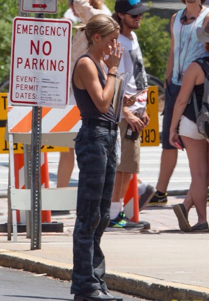 Шейлин Вудли на съемках фильма "Аллигент.