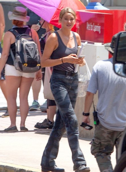 Шейлин Вудли на съемках фильма "Аллигент.