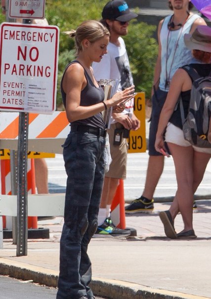 Шейлин Вудли на съемках фильма "Аллигент.