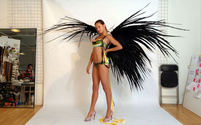 Ангел Victoria’s Secret -Adriana Lima