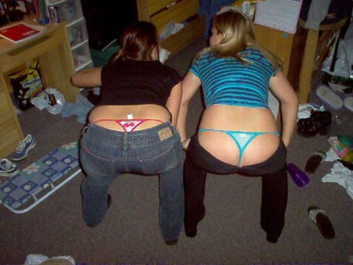 Девушки развлекаются