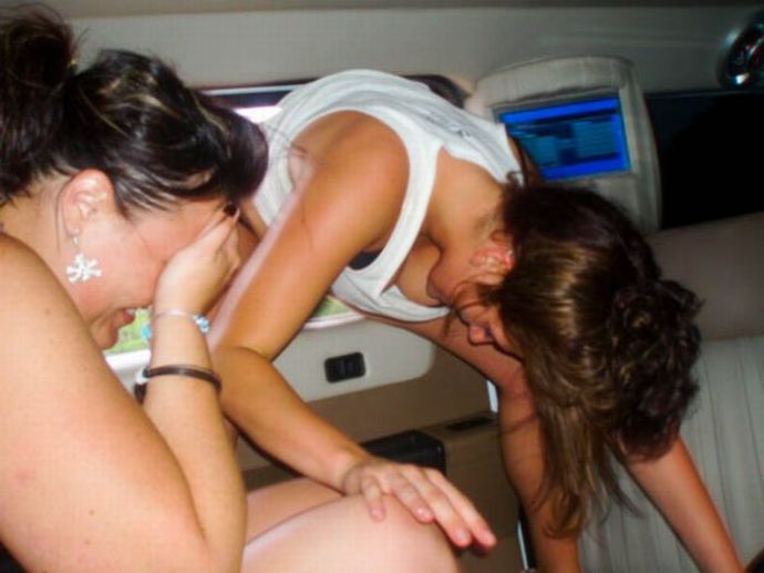 Девушки развлекаются