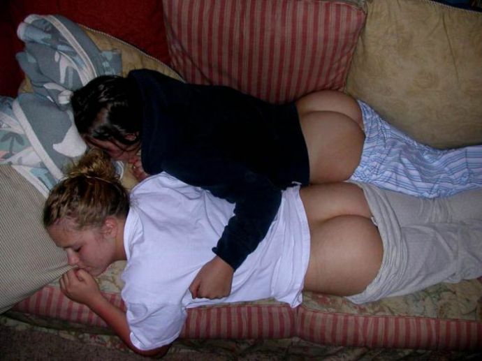 Девушки развлекаются