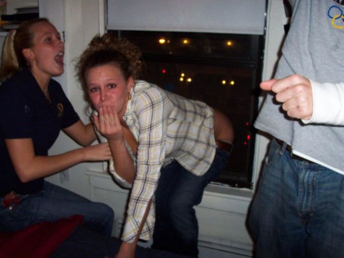 Девушки развлекаются