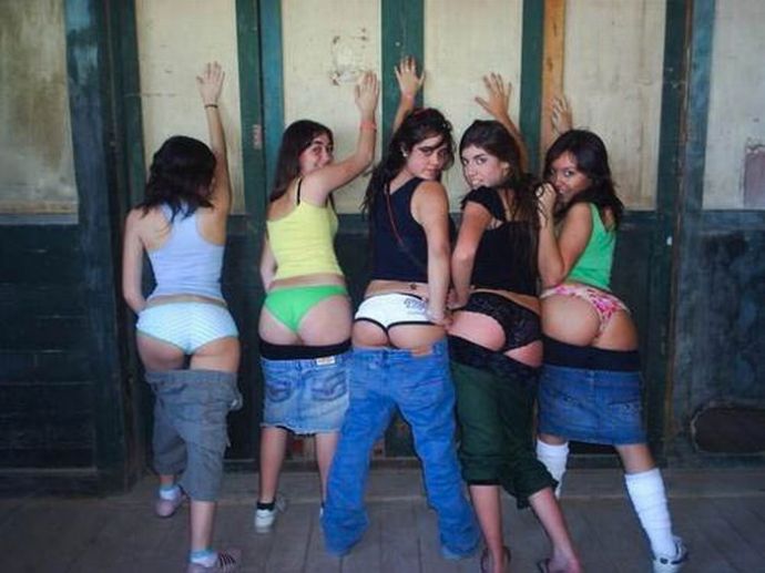 Девушки развлекаются