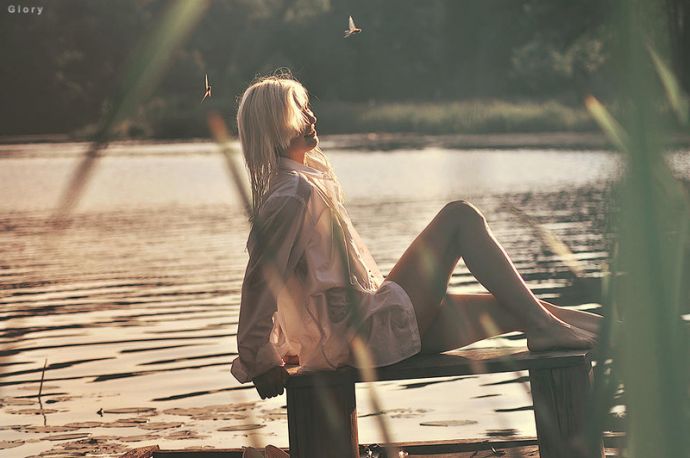 Девушки в мокрой одежде (эротика)