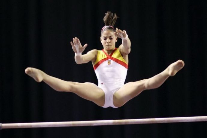 Откровенные позы симпатичных спортсменок. Часть 3