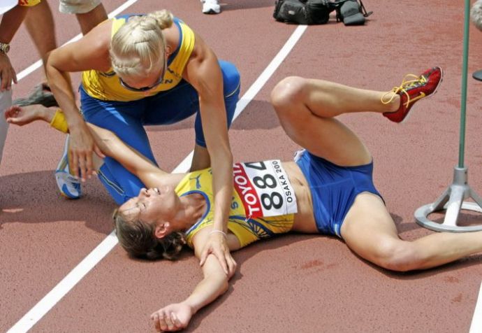 Откровенные позы симпатичных спортсменок. Часть 3