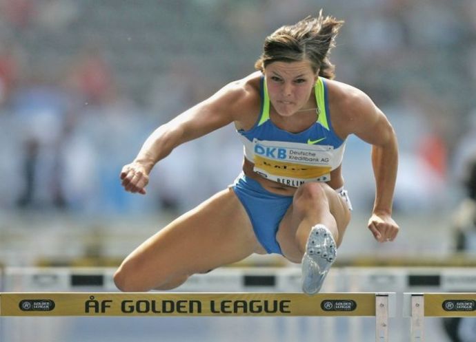 Откровенные позы симпатичных спортсменок. Часть 3