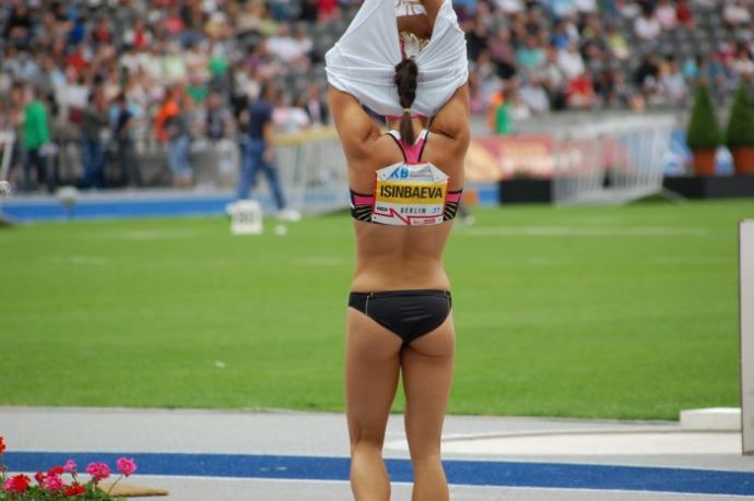 Откровенные позы симпатичных спортсменок. Часть 3