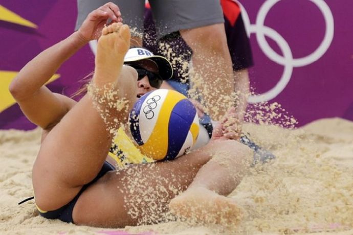 Откровенные позы симпатичных спортсменок. Часть 3