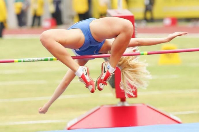 Откровенные позы симпатичных спортсменок. Часть 3