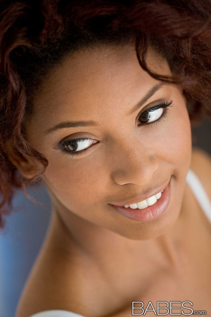 Симпатичная голая негритянка Spencer Bliss (15 фото)