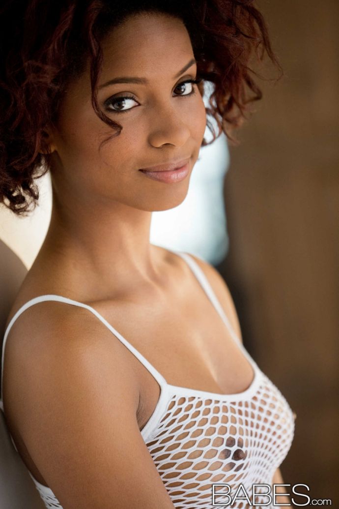 Симпатичная голая негритянка Spencer Bliss (15 фото)