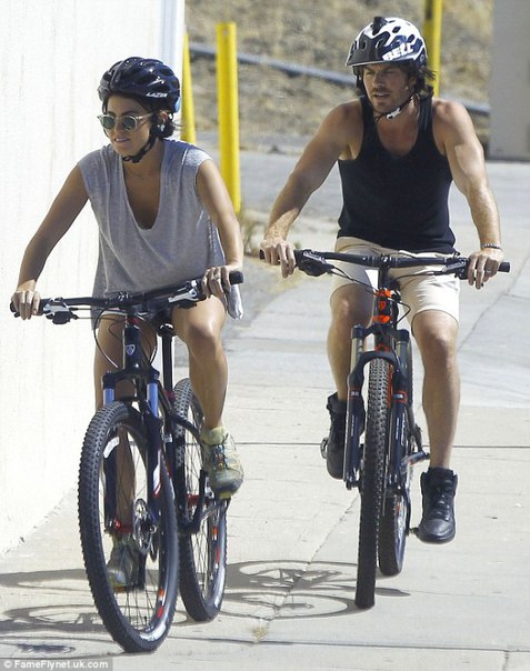 Йен Сомерхолдер и Никки Рид в ЛА