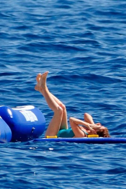 Айла Фишер в Сен-Тропе - 22 августа