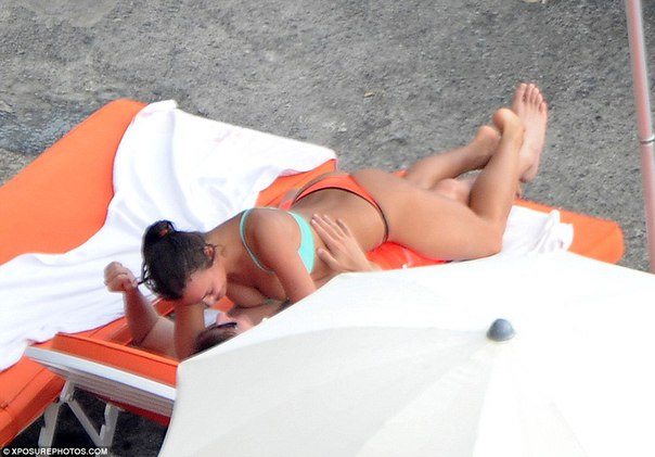 Брэдли Купер и Ирина Шейк на отдыхе в Италии - 11 а