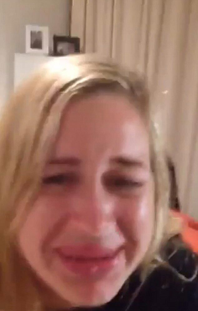 Девушка купила в интернете увеличитель губ...