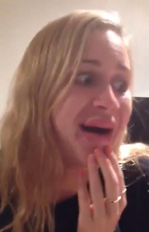 Девушка купила в интернете увеличитель губ...