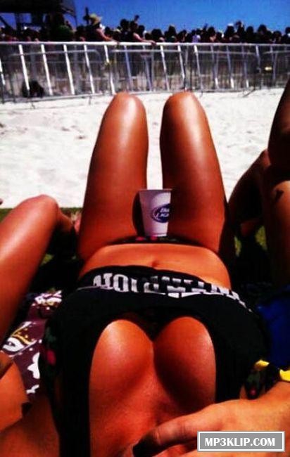 Девушки на фестивале Hangout Fest 2014