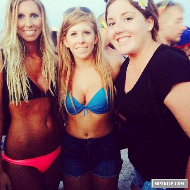 Девушки на фестивале Hangout Fest 2014