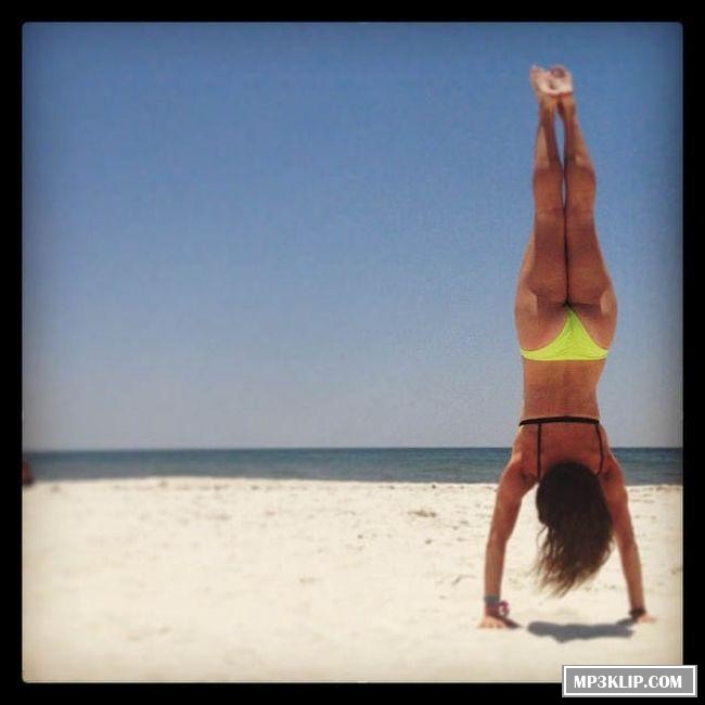 Девушки на фестивале Hangout Fest 2014