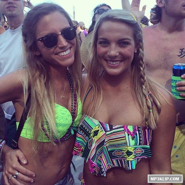 Девушки на фестивале Hangout Fest 2014