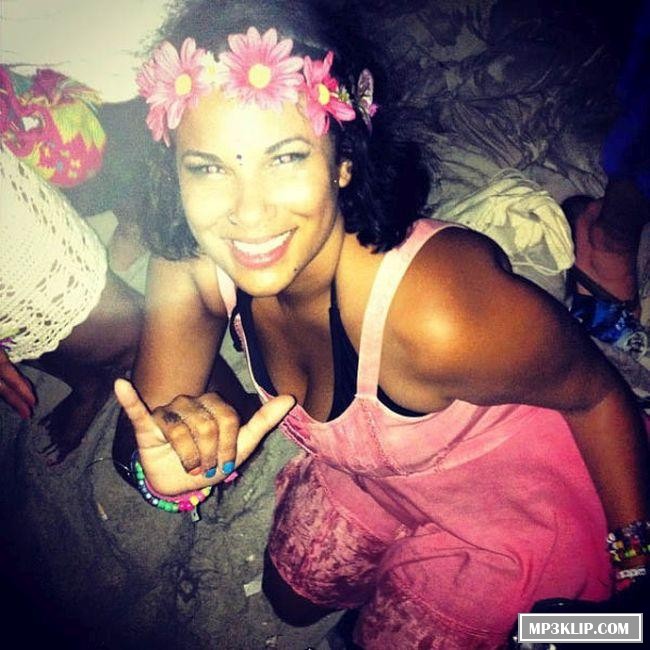 Девушки на фестивале Hangout Fest 2014