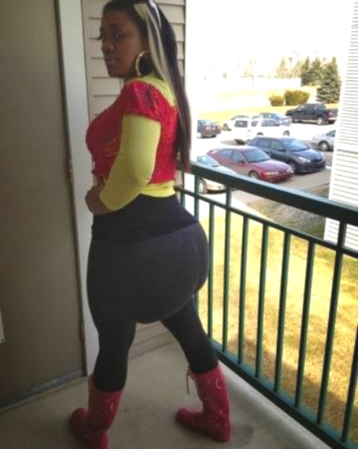 Девушки с силиконовыми попами Девушки с силиконовыми попами