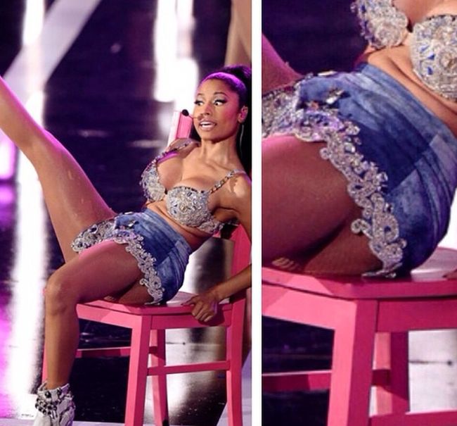 Девушки с силиконовыми попами Девушки с силиконовыми попами